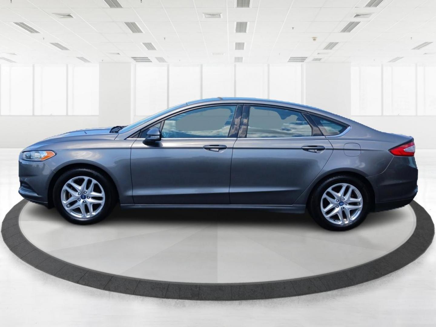 2013 Sterling Gray Ford Fusion (3FA6P0H78DR) with an 2.5L L4 DOHC 16V engine, located at 880 E. National Road, Vandalia, OH, 45377, (937) 908-9800, 39.892189, -84.181015 - Photo#5