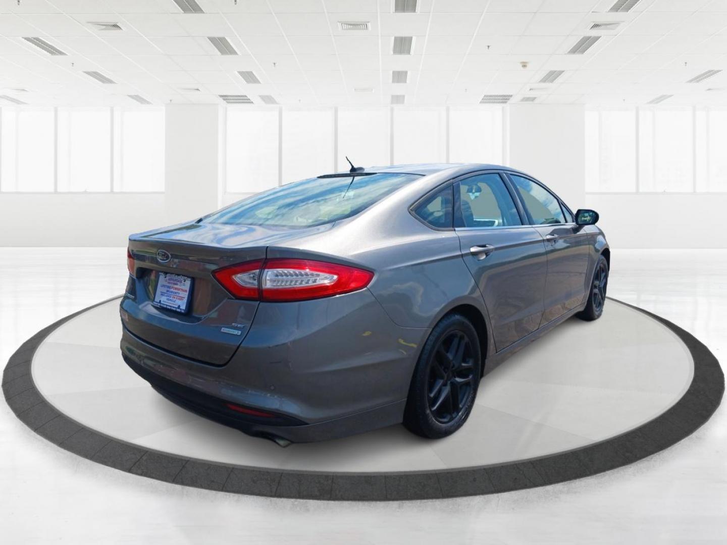 2013 Sterling Gray Ford Fusion (3FA6P0HR2DR) with an 1.6L L4 DOHC 16V engine, located at 1230 East Main St, Xenia, OH, 45385, (937) 908-9800, 39.687321, -83.910294 - Photo#2