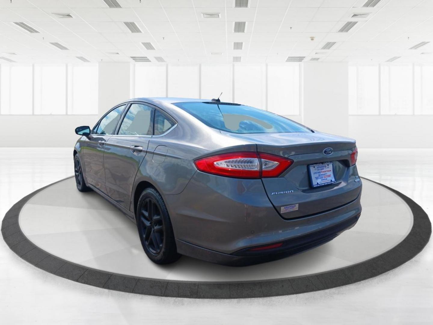 2013 Sterling Gray Ford Fusion (3FA6P0HR2DR) with an 1.6L L4 DOHC 16V engine, located at 1230 East Main St, Xenia, OH, 45385, (937) 908-9800, 39.687321, -83.910294 - Photo#4