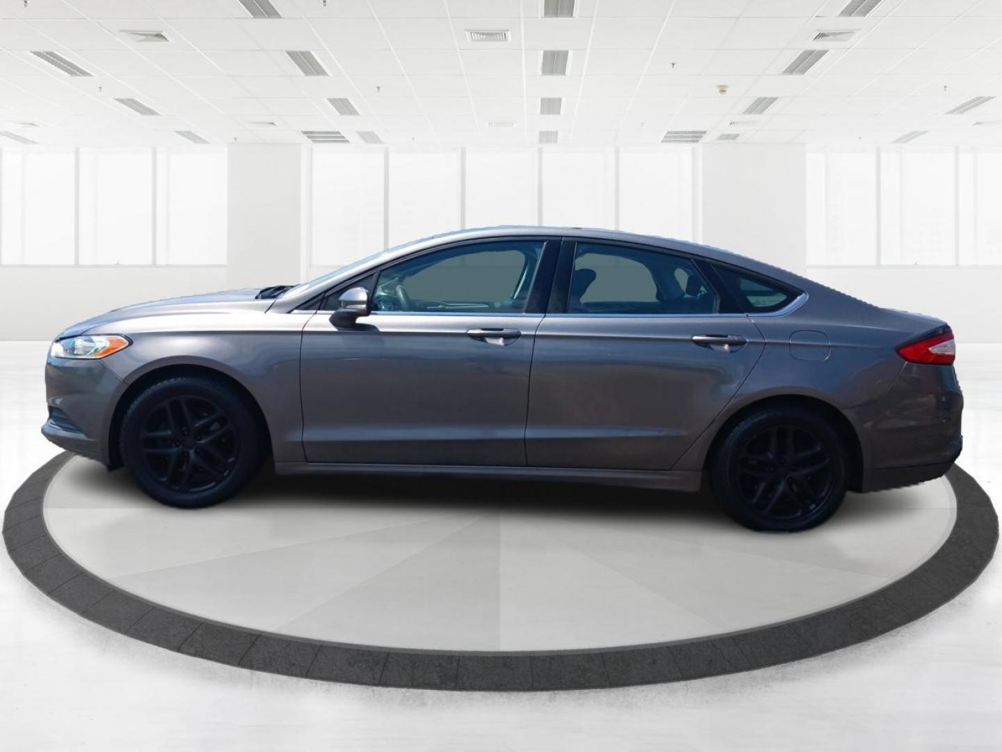 2013 Sterling Gray Ford Fusion (3FA6P0HR2DR) with an 1.6L L4 DOHC 16V engine, located at 1230 East Main St, Xenia, OH, 45385, (937) 908-9800, 39.687321, -83.910294 - Photo#5