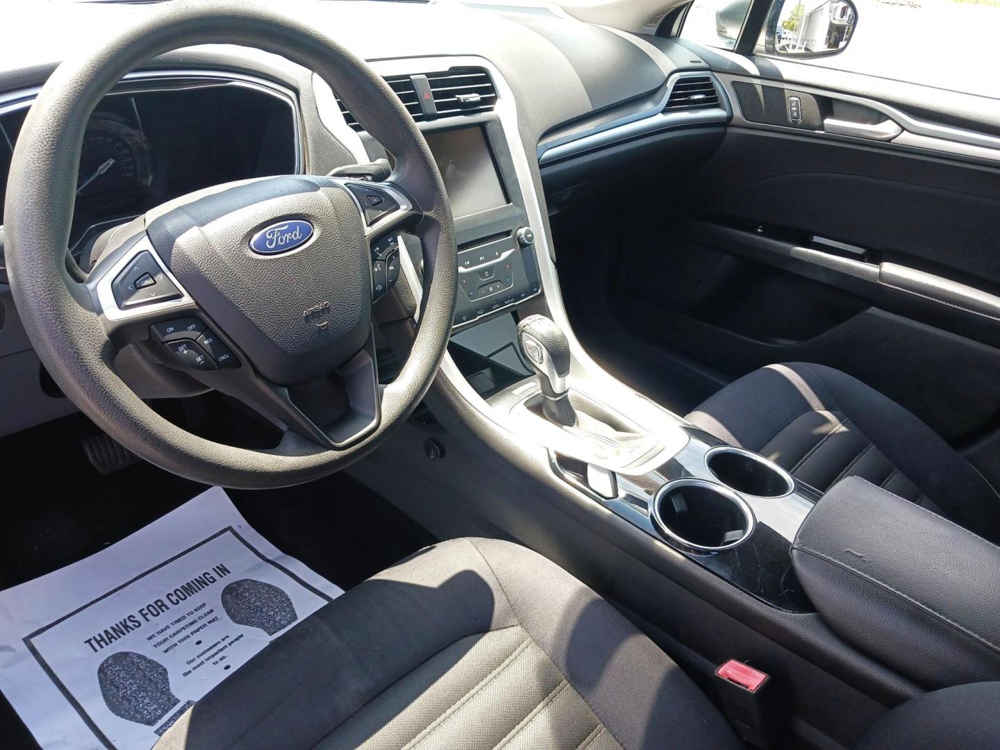 2013 Sterling Gray Ford Fusion (3FA6P0HR2DR) with an 1.6L L4 DOHC 16V engine, located at 1230 East Main St, Xenia, OH, 45385, (937) 908-9800, 39.687321, -83.910294 - Photo#8