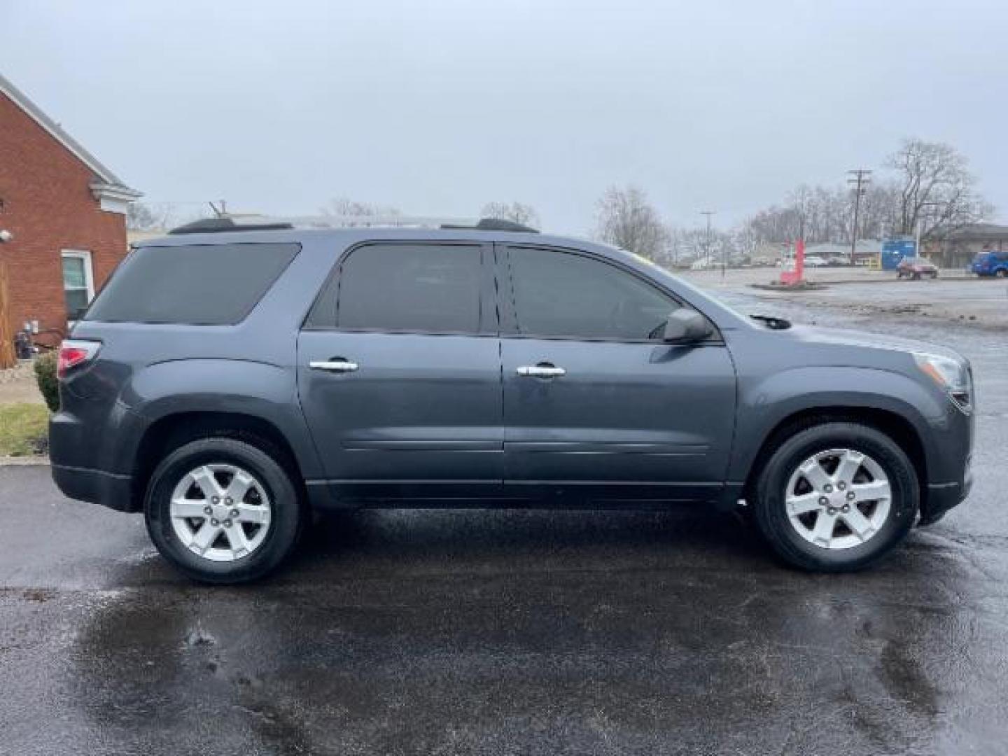 2013 Cyber Gray Metallic GMC Acadia SLE-2 FWD (1GKKRPKD9DJ) with an 3.6L V6 DOHC 24V engine, 6-Speed Automatic transmission, located at 1230 East Main St, Xenia, OH, 45385, (937) 908-9800, 39.687321, -83.910294 - Photo#4