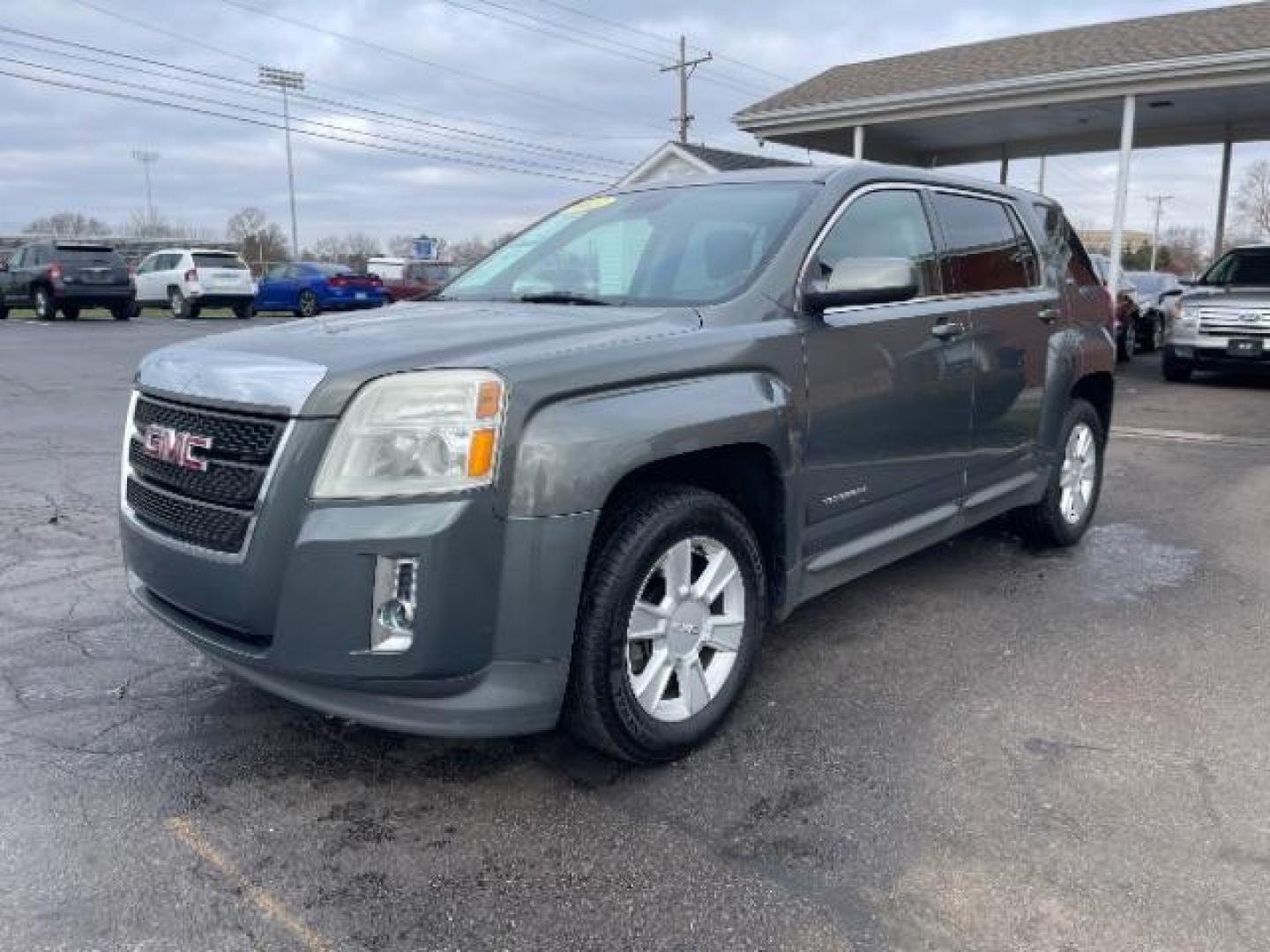 2013 Ashen Gray Metallic GMC Terrain SLE1 FWD (2GKALMEK8D6) with an 2.4L L4 DOHC 16V FFV engine, 6-Speed Automatic transmission, located at 401 Woodman Dr, Riverside, OH, 45431, (937) 908-9800, 39.763779, -84.122063 - Photo#1