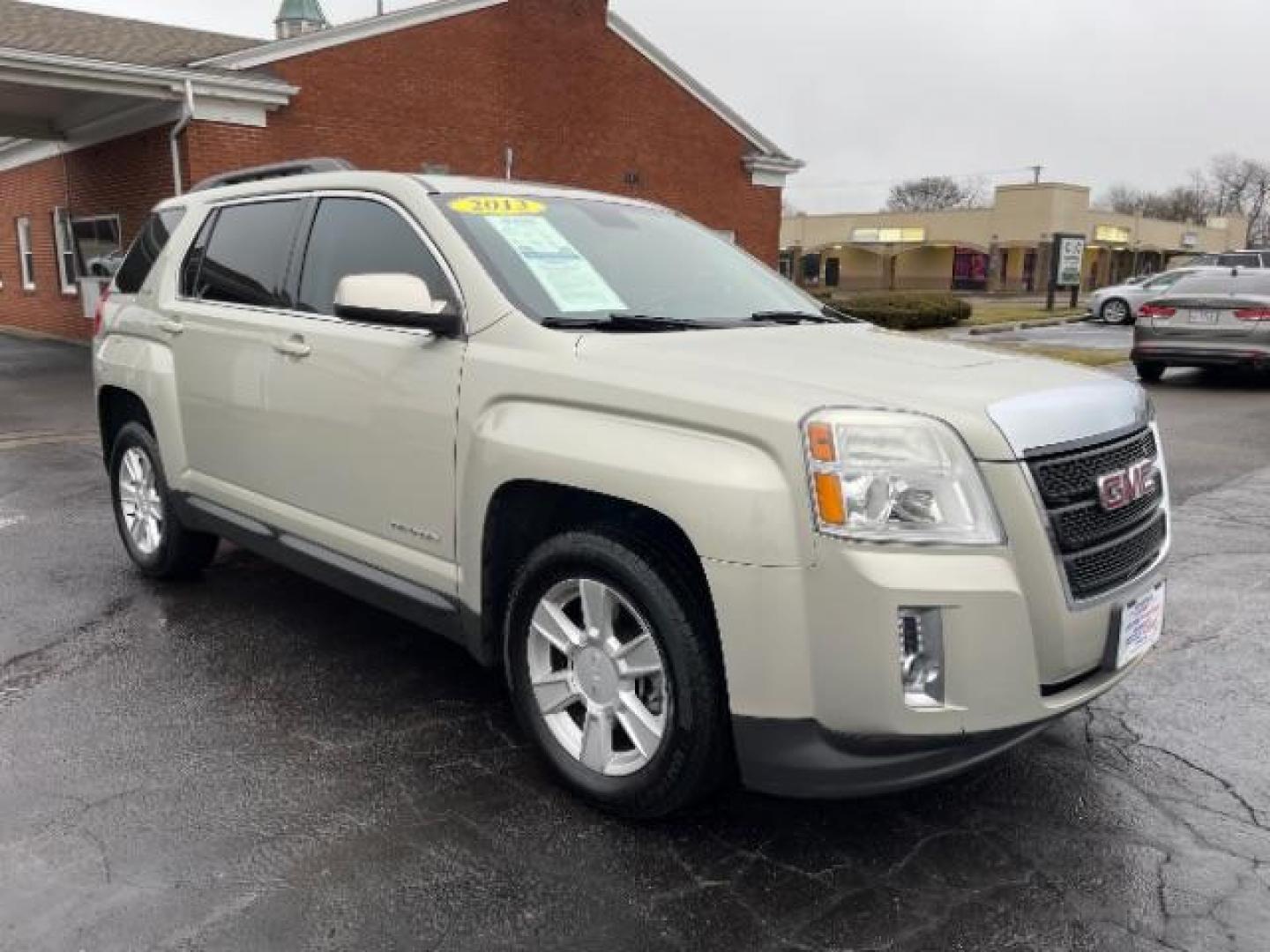 2013 Champagne Silver Metallic GMC Terrain SLE2 FWD (2GKALSEK1D6) with an 2.4L L4 DOHC 16V FFV engine, 6-Speed Automatic transmission, located at 1230 East Main St, Xenia, OH, 45385, (937) 908-9800, 39.687321, -83.910294 - Photo#0