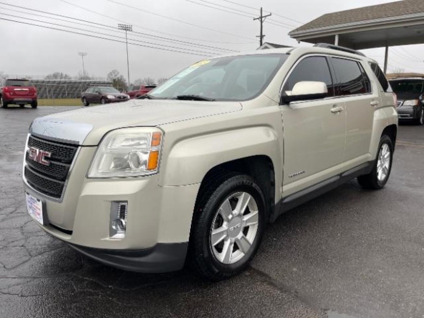 2013 Champagne Silver Metallic GMC Terrain SLE2 FWD (2GKALSEK1D6) with an 2.4L L4 DOHC 16V FFV engine, 6-Speed Automatic transmission, located at 1230 East Main St, Xenia, OH, 45385, (937) 908-9800, 39.687321, -83.910294 - Photo#1