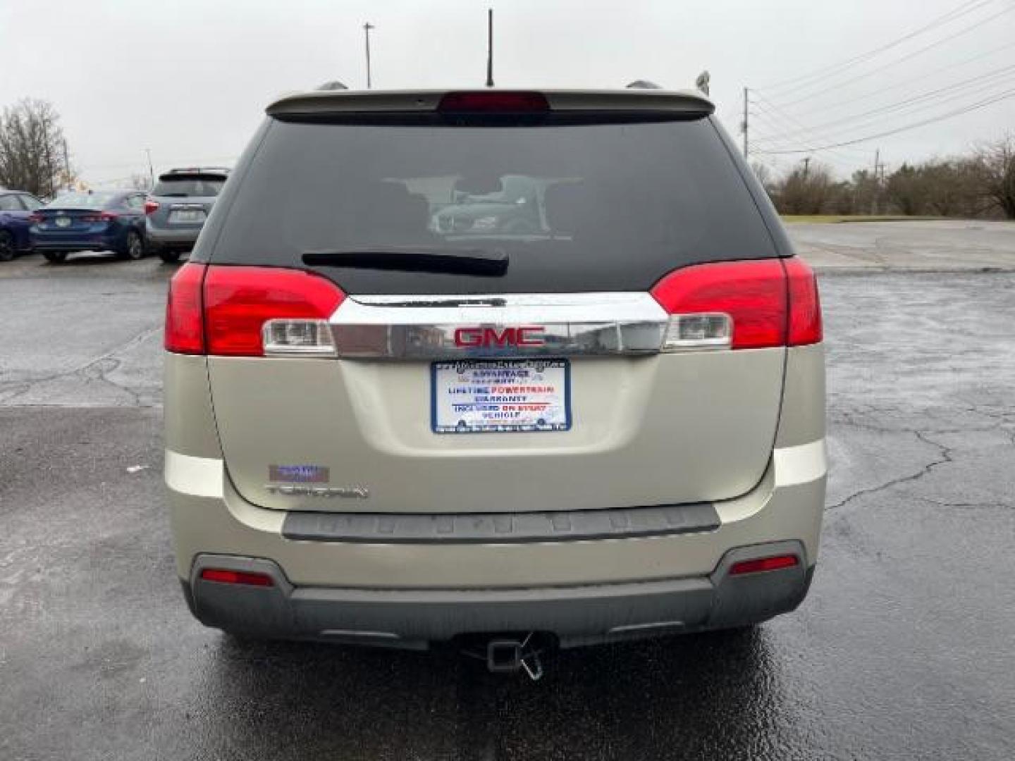 2013 Champagne Silver Metallic GMC Terrain SLE2 FWD (2GKALSEK1D6) with an 2.4L L4 DOHC 16V FFV engine, 6-Speed Automatic transmission, located at 1230 East Main St, Xenia, OH, 45385, (937) 908-9800, 39.687321, -83.910294 - Photo#4