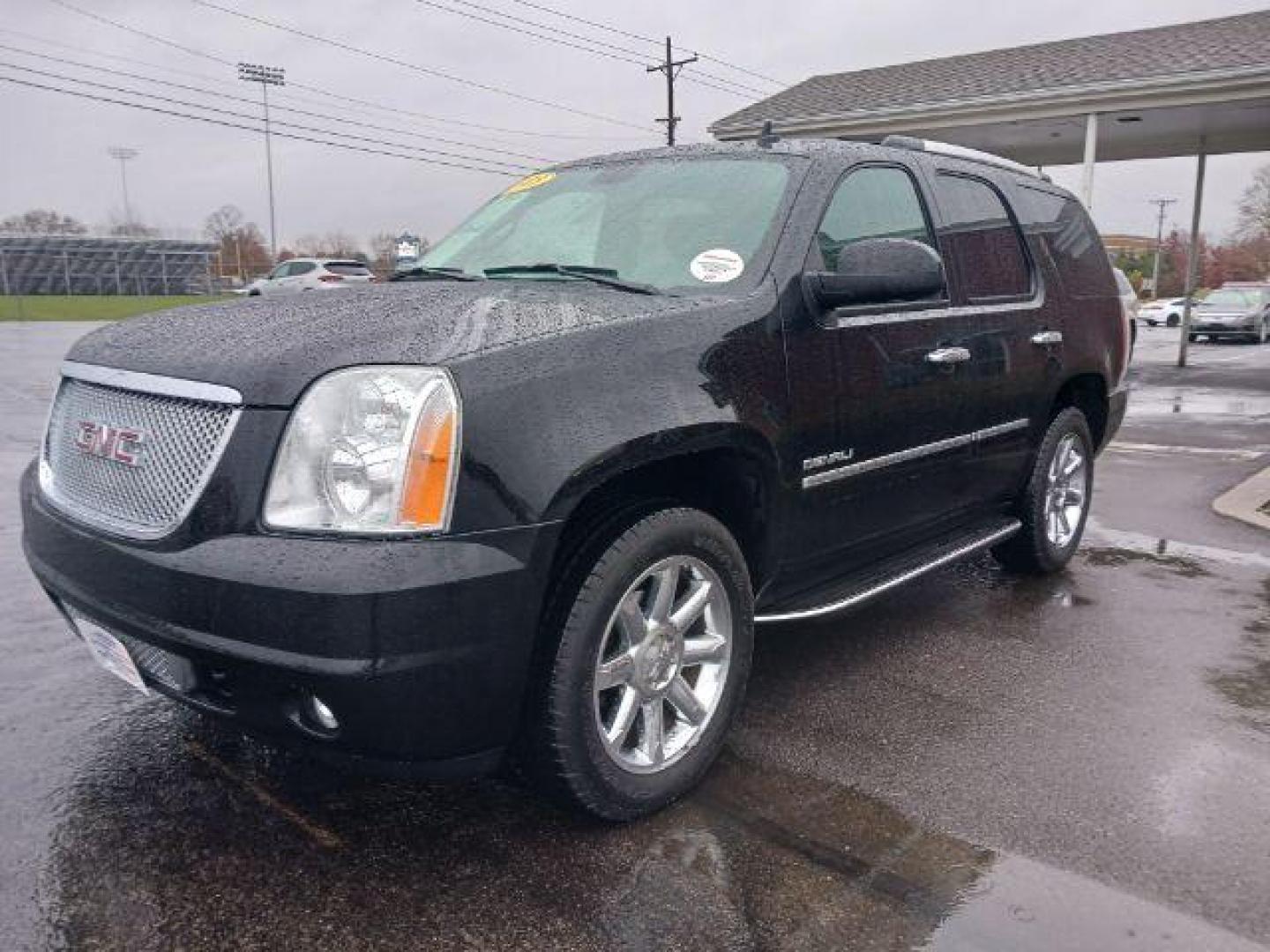 2013 Onyx Black GMC Yukon Denali 4WD (1GKS2EEF7DR) with an 6.2L V8 OHV 16V engine, 6-Speed Automatic transmission, located at 1951 S Dayton Lakeview Rd., New Carlisle, OH, 45344, (937) 908-9800, 39.890999, -84.050255 - Photo#2