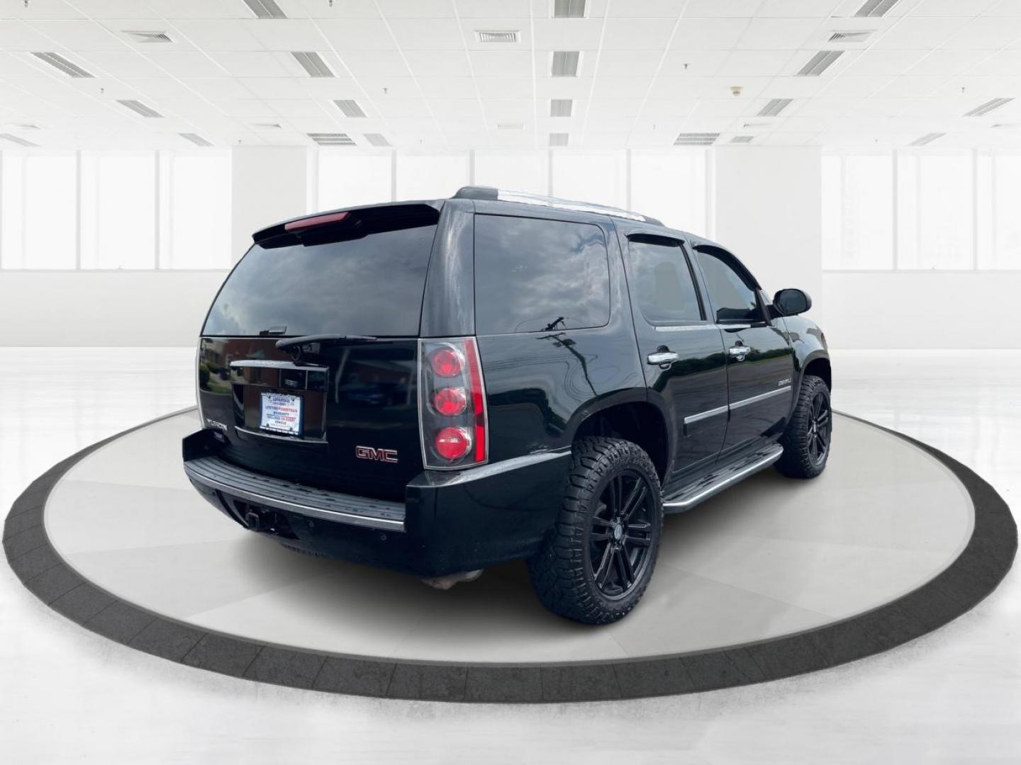 2013 Carbon Black Metallic GMC Yukon Denali 4WD (1GKS2EEF0DR) with an 6.2L V8 OHV 16V engine, 6-Speed Automatic transmission, located at 1099 N County Rd 25A, OH, 45373, (937) 908-9800, 40.057079, -84.212883 - Photo#2