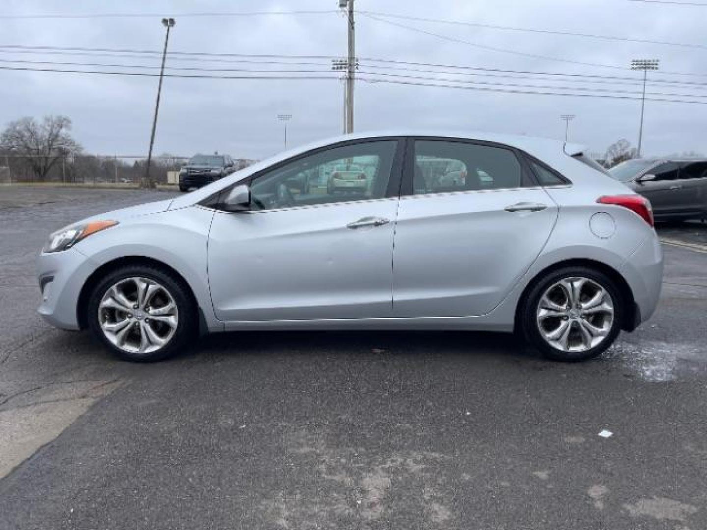 2013 Shimmering Silver Metallic Hyundai Elantra GT A/T (KMHD35LE7DU) with an 1.8L L4 16V DOHC engine, 6-Speed Automatic transmission, located at 1230 East Main St, Xenia, OH, 45385, (937) 908-9800, 39.687321, -83.910294 - Photo#4