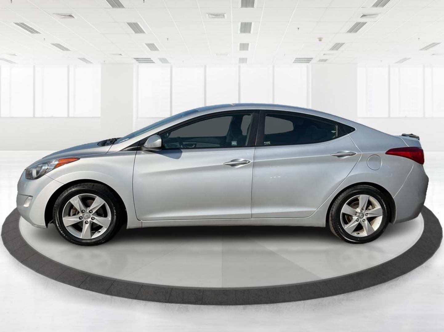 2013 Radiant Silver Metallic Hyundai Elantra GLS A/T (5NPDH4AEXDH) with an 1.8L L4 DOHC 16V engine, 6-Speed Automatic transmission, located at 4508 South Dixie Dr, Moraine, OH, 45439, (937) 908-9800, 39.689976, -84.218452 - 2013 Hyundai Elantra GLS A/T - Photo#5