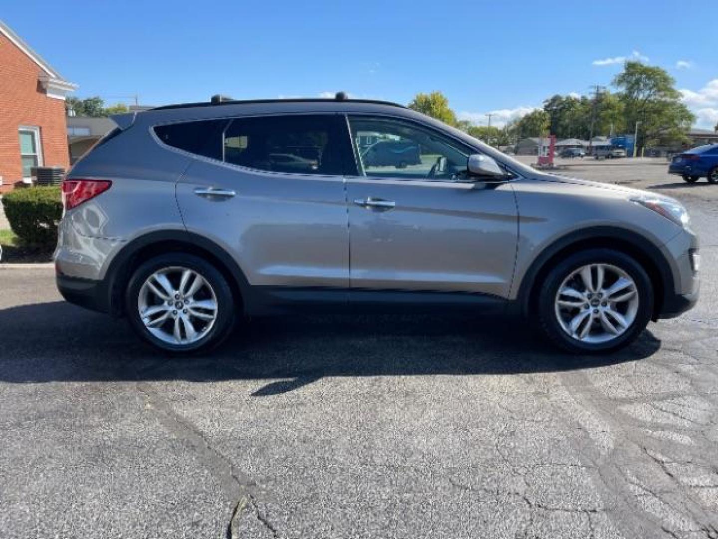 2013 Mineral Gray Hyundai Santa Fe Sport 2.0 FWD (5XYZU3LA8DG) with an 2.0L L4 DOHC 16V engine, 6-Speed Automatic transmission, located at 1951 S Dayton Lakeview Rd., New Carlisle, OH, 45344, (937) 908-9800, 39.890999, -84.050255 - Photo#4