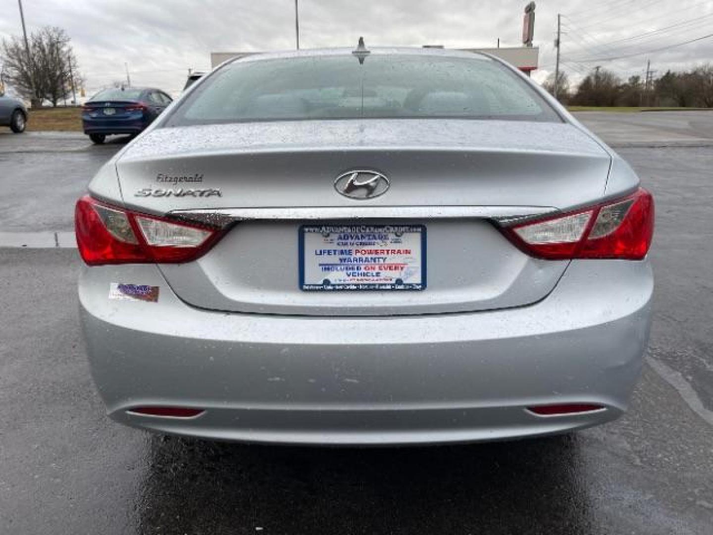 2013 Silver Hyundai Sonata GLS (5NPEB4AC8DH) with an 2.4L L4 DOHC 16V engine, 6-Speed Automatic transmission, located at 1230 East Main St, Xenia, OH, 45385, (937) 908-9800, 39.687321, -83.910294 - Photo#4