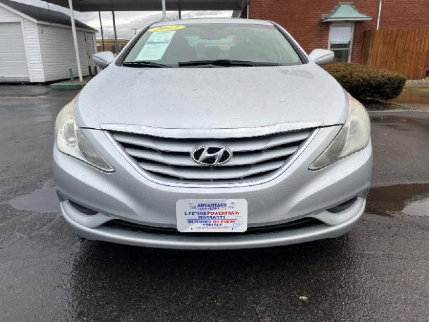 2013 Silver Hyundai Sonata GLS (5NPEB4AC8DH) with an 2.4L L4 DOHC 16V engine, 6-Speed Automatic transmission, located at 1230 East Main St, Xenia, OH, 45385, (937) 908-9800, 39.687321, -83.910294 - Photo#5