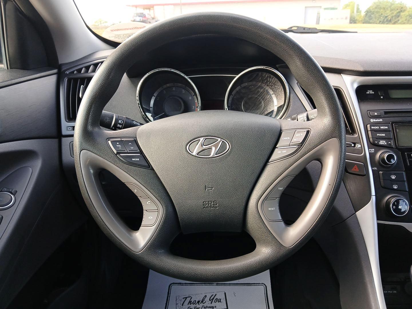 2013 Black Hyundai Sonata (5NPEB4AC7DH) with an 2.4L L4 DOHC 16V engine, 6-Speed Automatic transmission, located at 880 E. National Road, Vandalia, OH, 45377, (937) 908-9800, 39.892189, -84.181015 - Photo#15