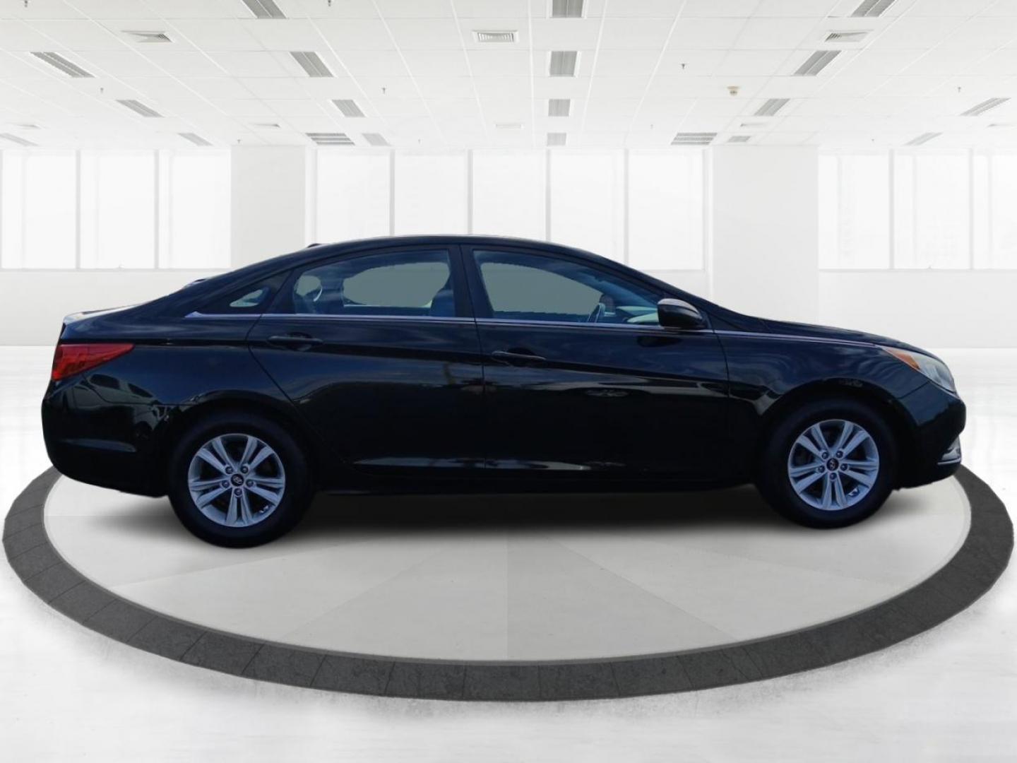 2013 Black Hyundai Sonata (5NPEB4AC7DH) with an 2.4L L4 DOHC 16V engine, 6-Speed Automatic transmission, located at 880 E. National Road, Vandalia, OH, 45377, (937) 908-9800, 39.892189, -84.181015 - Photo#1