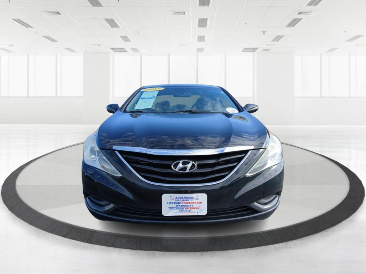 2013 Black Hyundai Sonata (5NPEB4AC7DH) with an 2.4L L4 DOHC 16V engine, 6-Speed Automatic transmission, located at 880 E. National Road, Vandalia, OH, 45377, (937) 908-9800, 39.892189, -84.181015 - Photo#6