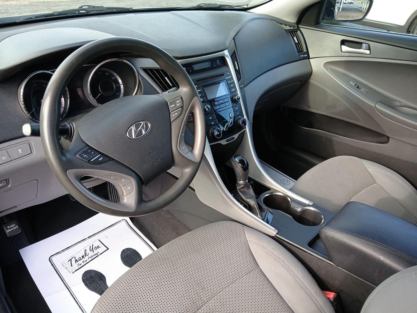 2013 Black Hyundai Sonata (5NPEB4AC7DH) with an 2.4L L4 DOHC 16V engine, 6-Speed Automatic transmission, located at 880 E. National Road, Vandalia, OH, 45377, (937) 908-9800, 39.892189, -84.181015 - Photo#8