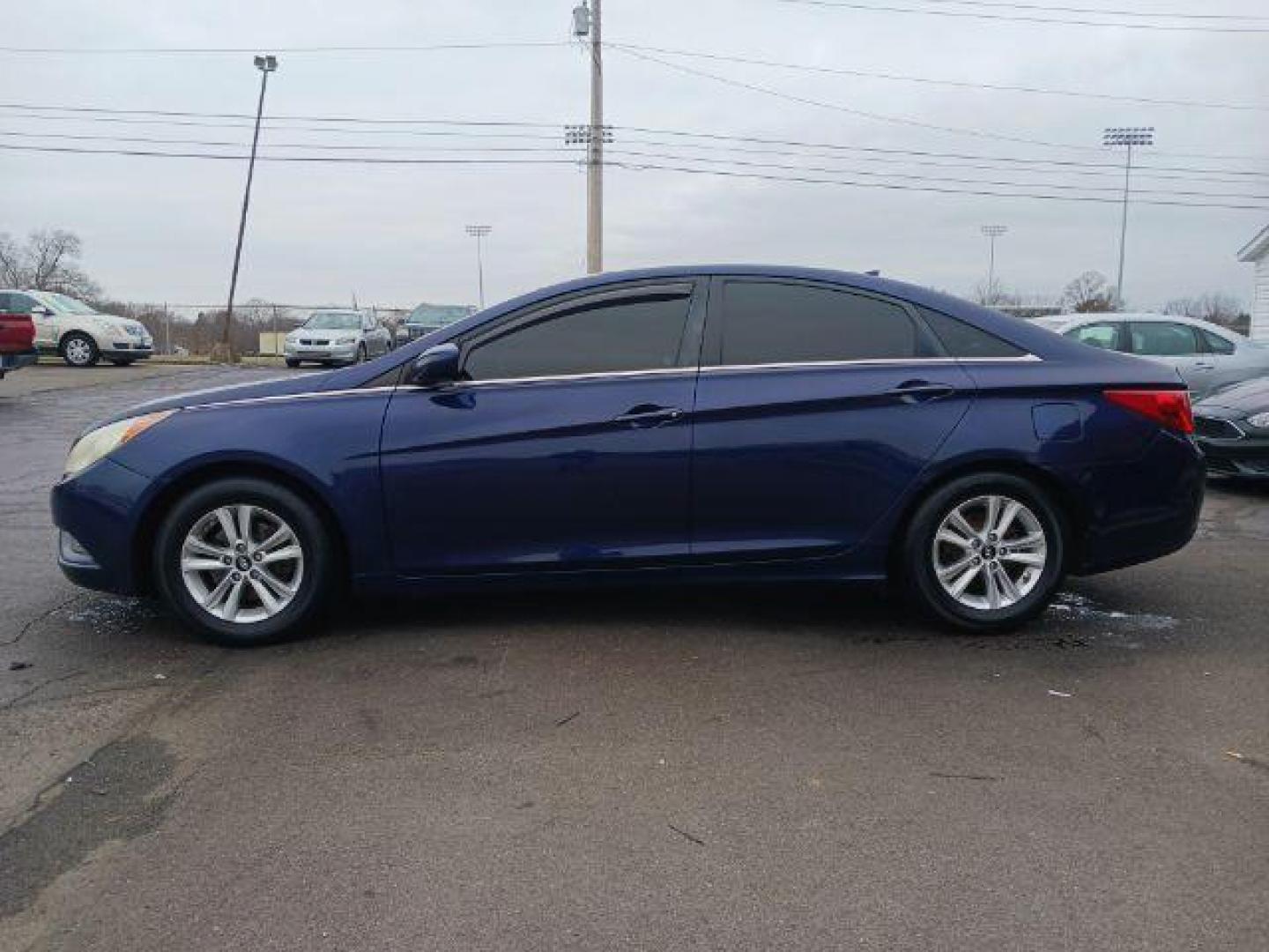 2013 Blue Hyundai Sonata GLS (5NPEB4AC4DH) with an 2.4L L4 DOHC 16V engine, 6-Speed Automatic transmission, located at 401 Woodman Dr, Riverside, OH, 45431, (937) 908-9800, 39.763779, -84.122063 - Photo#3