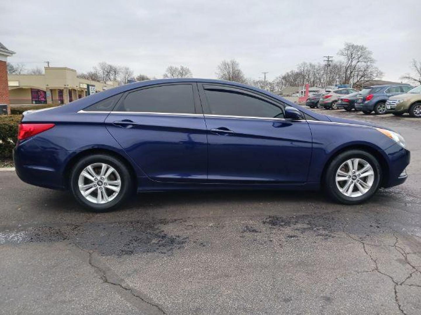 2013 Blue Hyundai Sonata GLS (5NPEB4AC4DH) with an 2.4L L4 DOHC 16V engine, 6-Speed Automatic transmission, located at 401 Woodman Dr, Riverside, OH, 45431, (937) 908-9800, 39.763779, -84.122063 - Photo#4