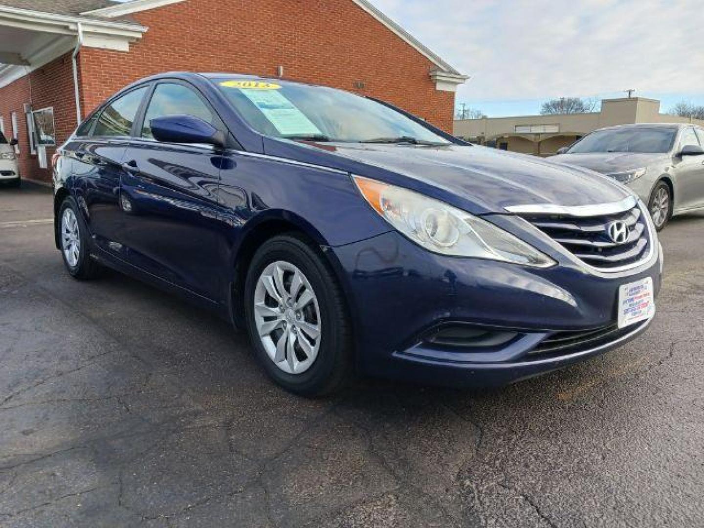 2013 Blue Hyundai Sonata GLS (5NPEB4AC8DH) with an 2.4L L4 DOHC 16V engine, 6-Speed Automatic transmission, located at 1184 Kauffman Ave, Fairborn, OH, 45324, (937) 908-9800, 39.807365, -84.029114 - Photo#0