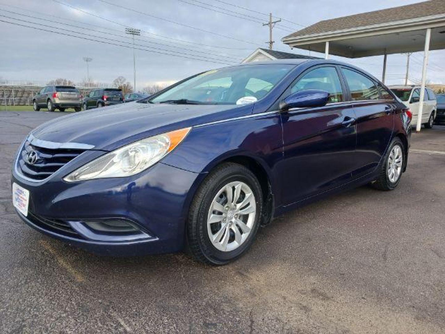 2013 Blue Hyundai Sonata GLS (5NPEB4AC8DH) with an 2.4L L4 DOHC 16V engine, 6-Speed Automatic transmission, located at 1184 Kauffman Ave, Fairborn, OH, 45324, (937) 908-9800, 39.807365, -84.029114 - Photo#2