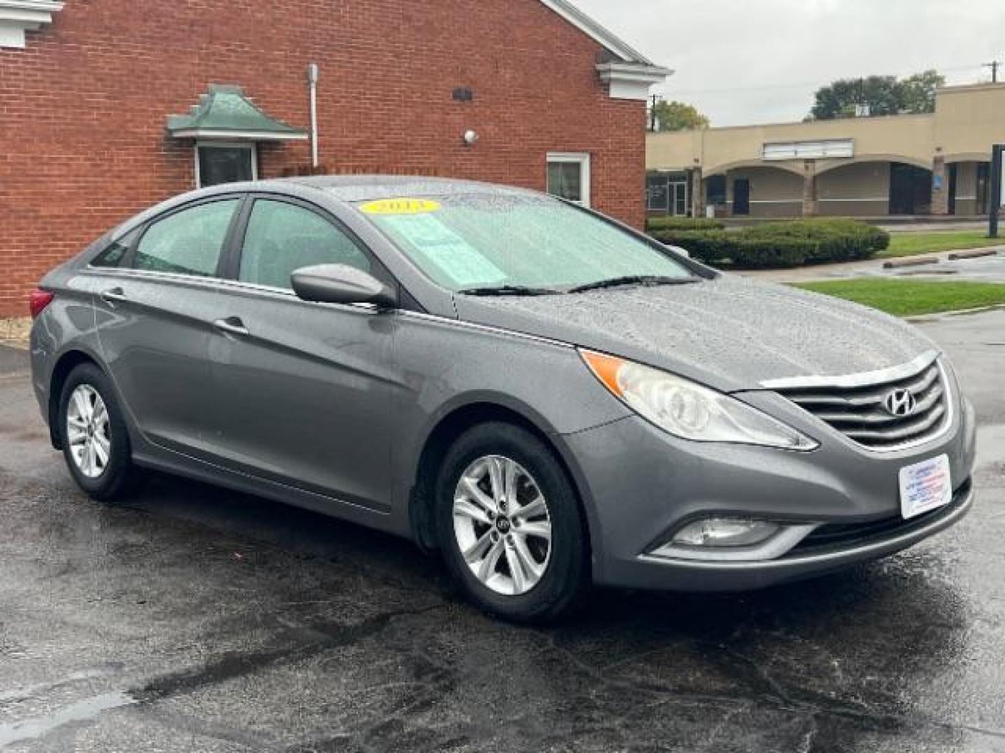 2013 Gray Hyundai Sonata GLS (5NPEB4AC5DH) with an 2.4L L4 DOHC 16V engine, 6-Speed Automatic transmission, located at 1230 East Main St, Xenia, OH, 45385, (937) 908-9800, 39.687321, -83.910294 - Photo#0