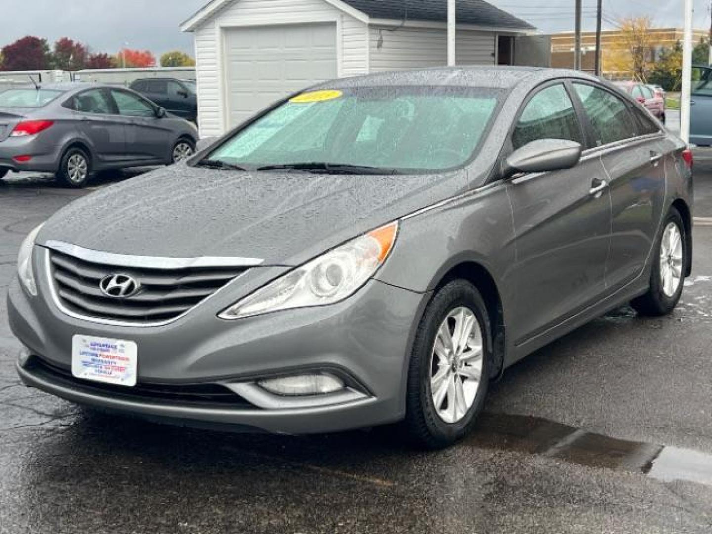 2013 Gray Hyundai Sonata GLS (5NPEB4AC5DH) with an 2.4L L4 DOHC 16V engine, 6-Speed Automatic transmission, located at 1230 East Main St, Xenia, OH, 45385, (937) 908-9800, 39.687321, -83.910294 - Photo#2