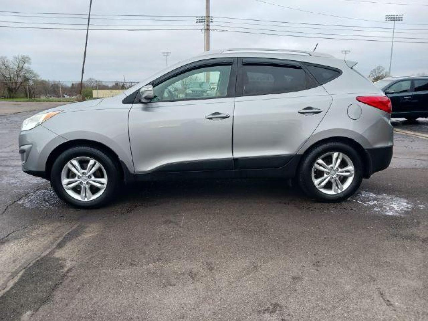 2013 Diamond Silver Metallic Hyundai Tucson GLS AWD (KM8JUCAC2DU) with an 2.4L L4 DOHC 16V engine, 6-Speed Automatic transmission, located at 401 Woodman Dr, Riverside, OH, 45431, (937) 908-9800, 39.763779, -84.122063 - Photo#3