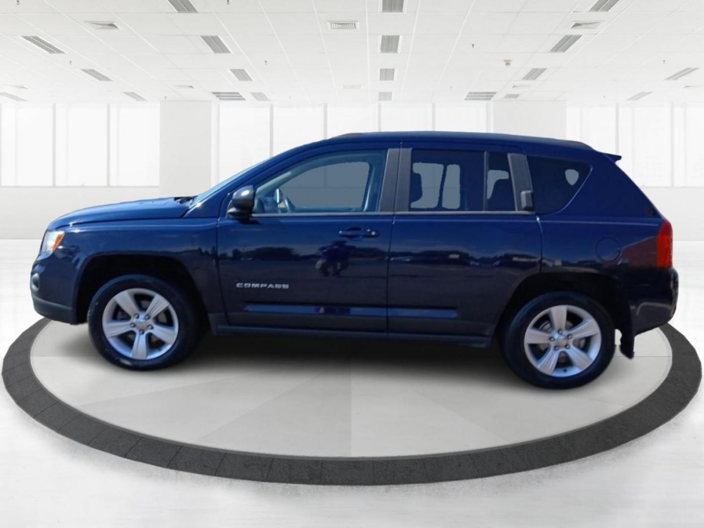 2013 True Blue Pearlcoat Jeep Compass Latitude FWD (1C4NJCEB0DD) with an 2.4L L4 DOHC 16V engine, Continuously Variable Transmission transmission, located at 401 Woodman Dr, Riverside, OH, 45431, (937) 908-9800, 39.763779, -84.122063 - Photo#5