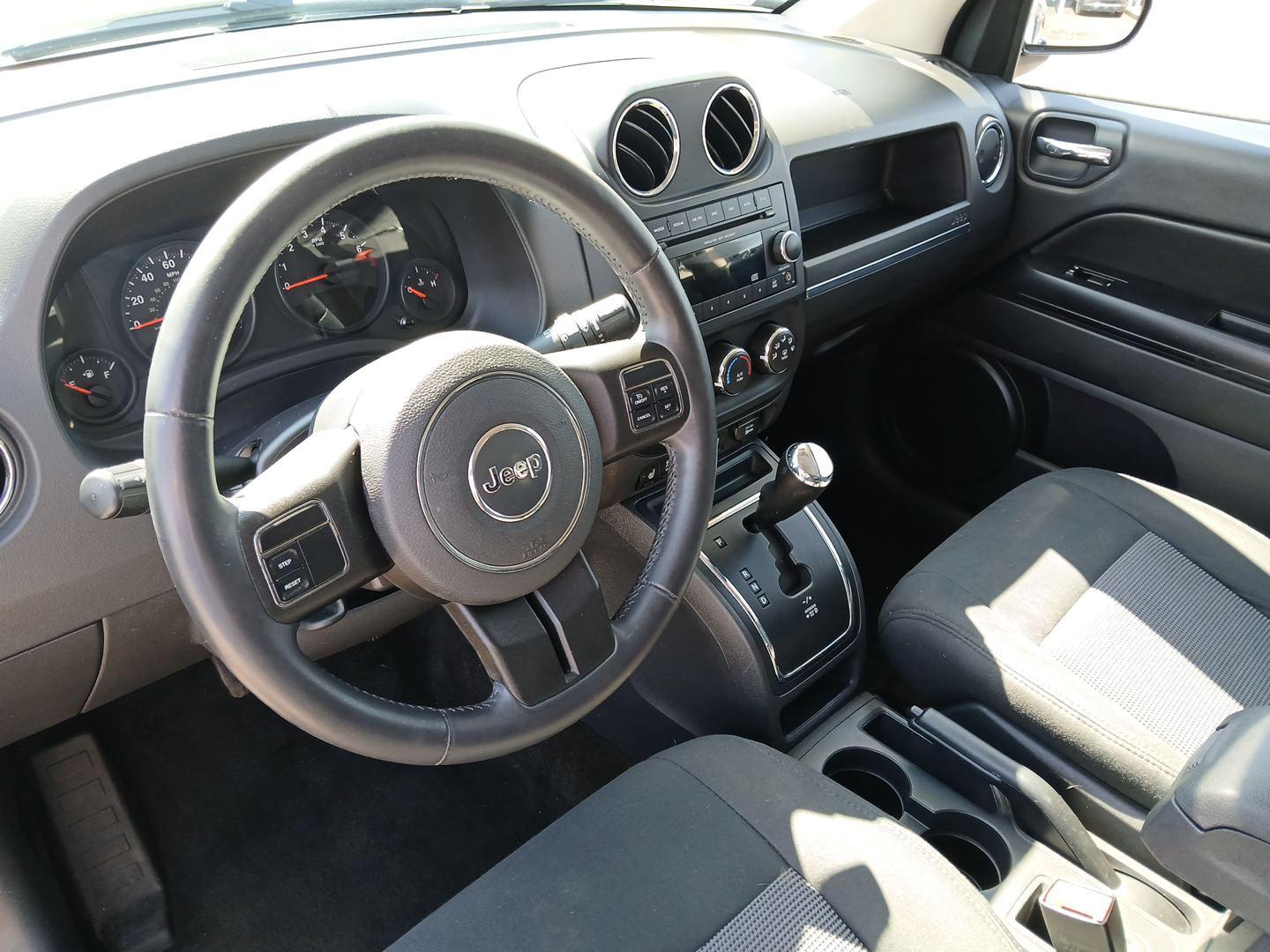 2013 True Blue Pearlcoat Jeep Compass Latitude FWD (1C4NJCEB0DD) with an 2.4L L4 DOHC 16V engine, Continuously Variable Transmission transmission, located at 401 Woodman Dr, Riverside, OH, 45431, (937) 908-9800, 39.763779, -84.122063 - Photo#8