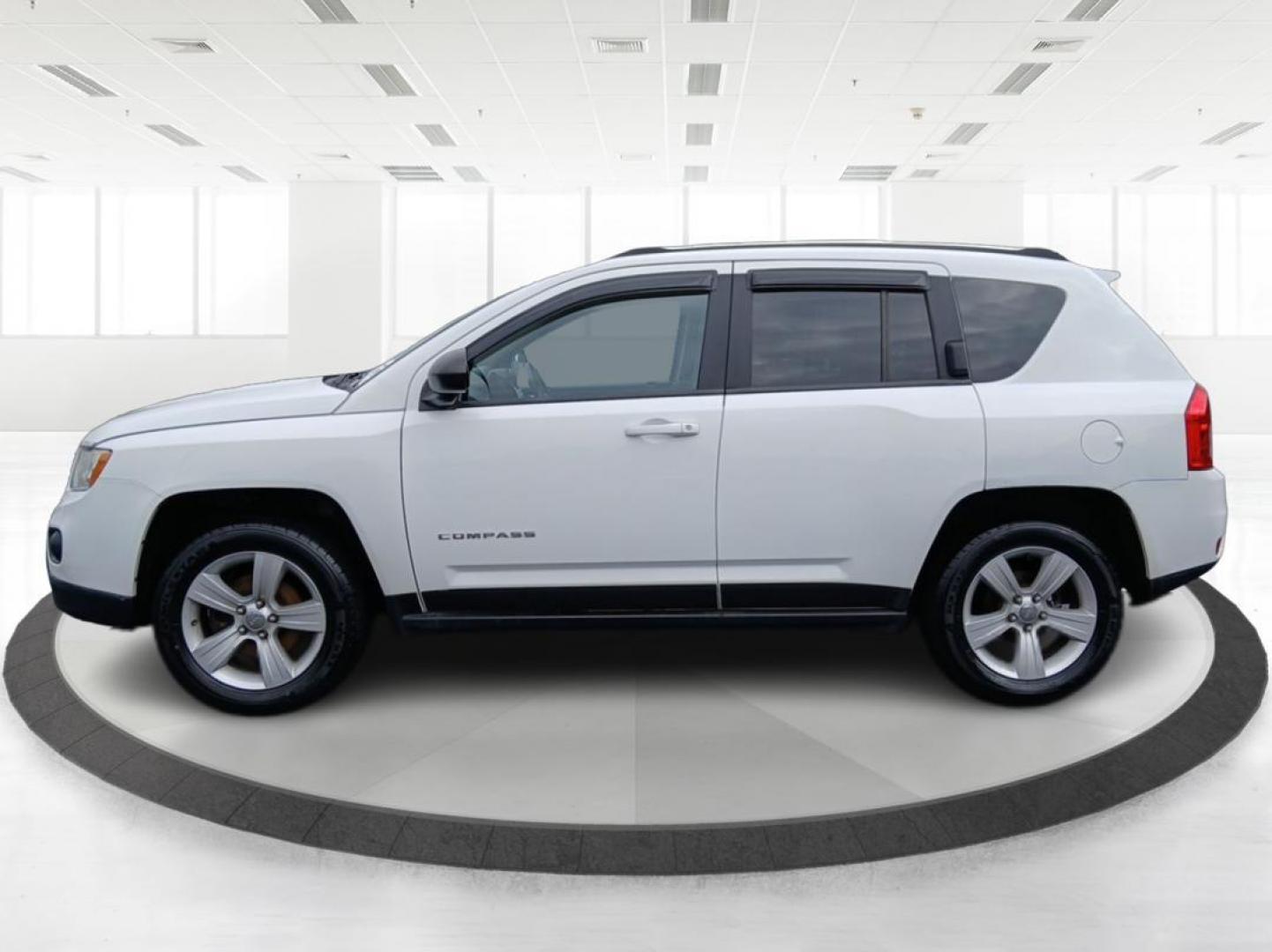 2013 Winter Chill Pearlcoat Jeep Compass Latitude 4WD (1C4NJDEB5DD) with an 2.4L L4 DOHC 16V engine, Continuously Variable Transmission transmission, located at 4508 South Dixie Dr, Moraine, OH, 45439, (937) 908-9800, 39.690136, -84.216438 - Photo#5