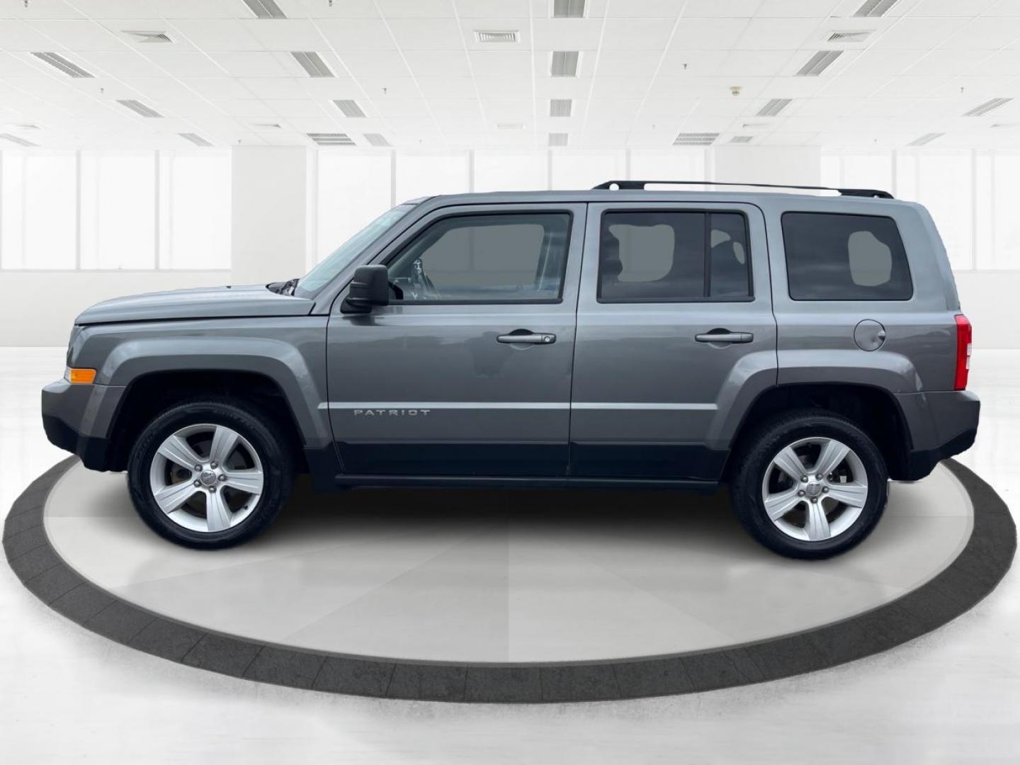 2013 Mineral Gray Metallic Jeep Patriot Latitude 4WD (1C4NJRFB5DD) with an 2.4L L4 DOHC 16V engine, located at 1099 N County Rd 25A, OH, 45373, (937) 908-9800, 40.057079, -84.212883 - Photo#5