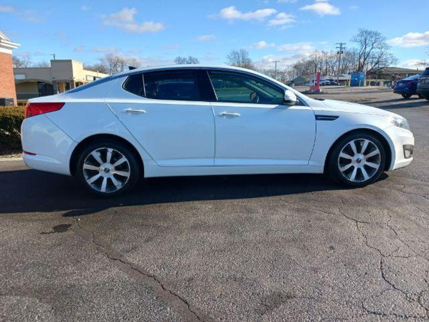 2013 Snow White Pearl Kia Optima EX (5XXGN4A7XDG) with an 2.4L L4 DOHC 16V engine, 6-Speed Automatic transmission, located at 401 Woodman Dr, Riverside, OH, 45431, (937) 908-9800, 39.763779, -84.122063 - Photo#4