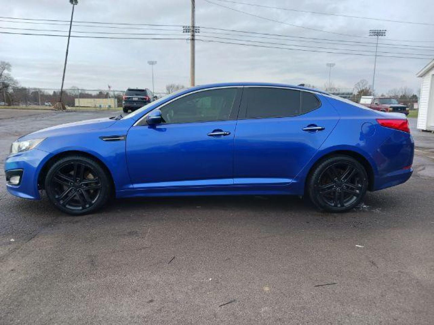 2013 Corsa Blue Pearl Metallic Kia Optima SX (5XXGR4A67DG) with an 2.0L L4 DOHC 16V TURBO engine, 6-Speed Automatic transmission, located at 1230 East Main St, Xenia, OH, 45385, (937) 908-9800, 39.687321, -83.910294 - Photo#3