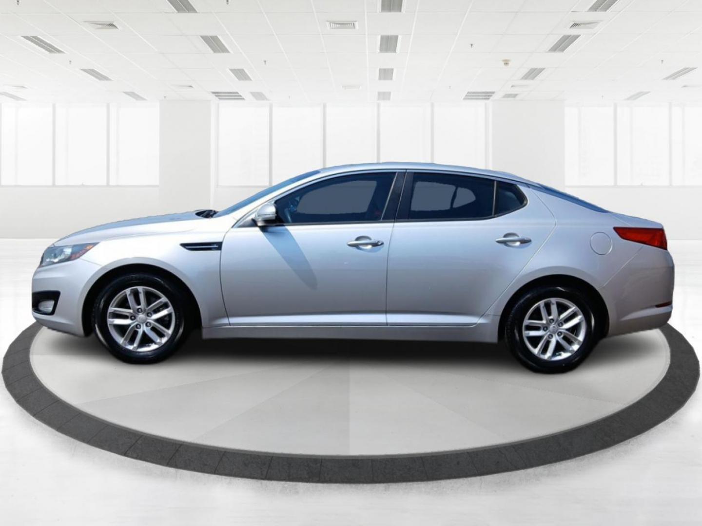 2013 Bright Silver Metallic Kia Optima LX AT (KNAGM4A78D5) with an 2.4L L4 DOHC 16V engine, 6-Speed Automatic transmission, located at 1184 Kauffman Ave, Fairborn, OH, 45324, (937) 908-9800, 39.807365, -84.029114 - Photo#5