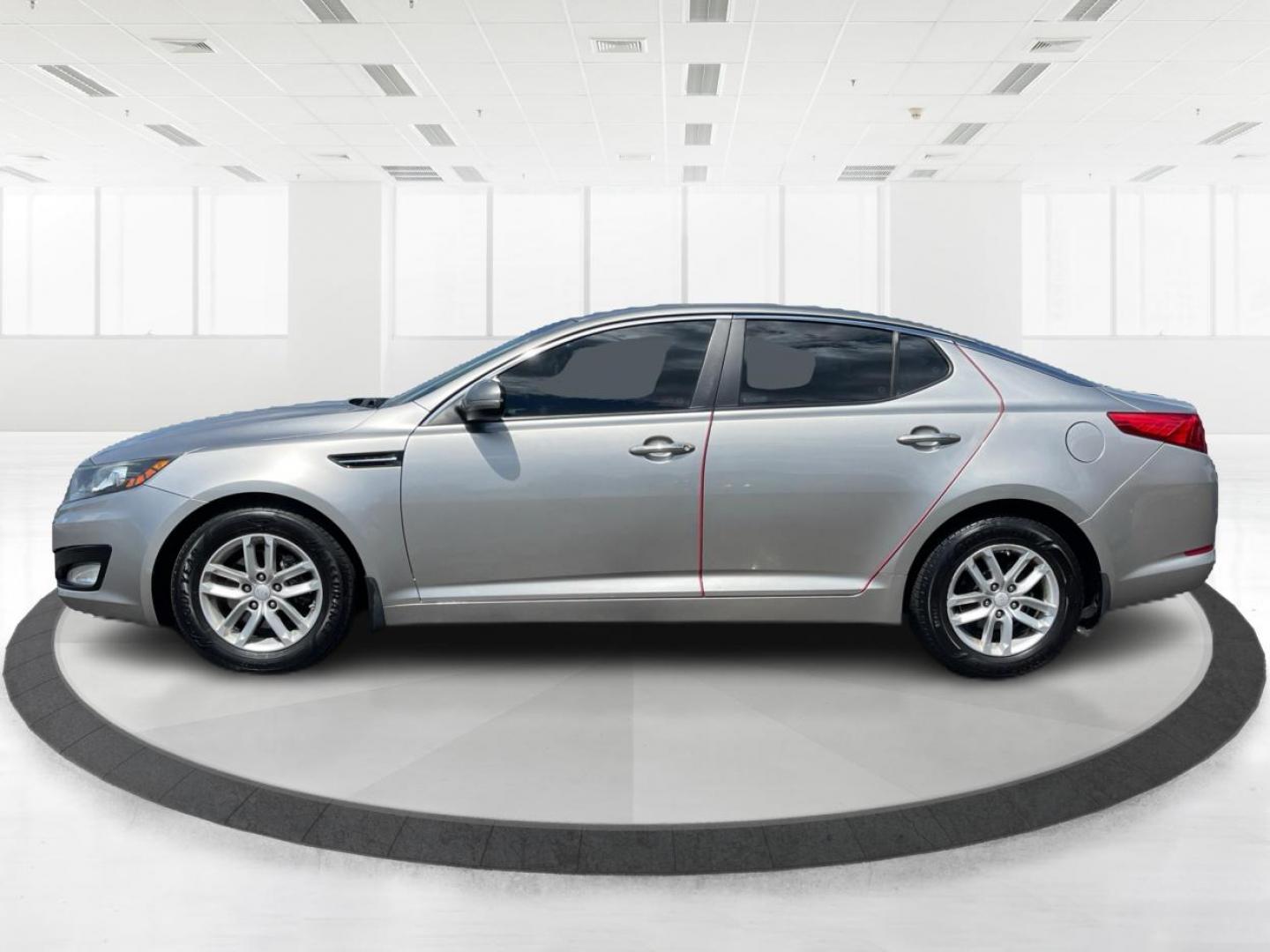 2013 Bright Silver Metallic Kia Optima (5XXGM4A78DG) with an 2.4L L4 DOHC 16V engine, 6-Speed Automatic transmission, located at 4508 South Dixie Dr, Moraine, OH, 45439, (937) 908-9800, 39.690136, -84.216438 - Photo#5