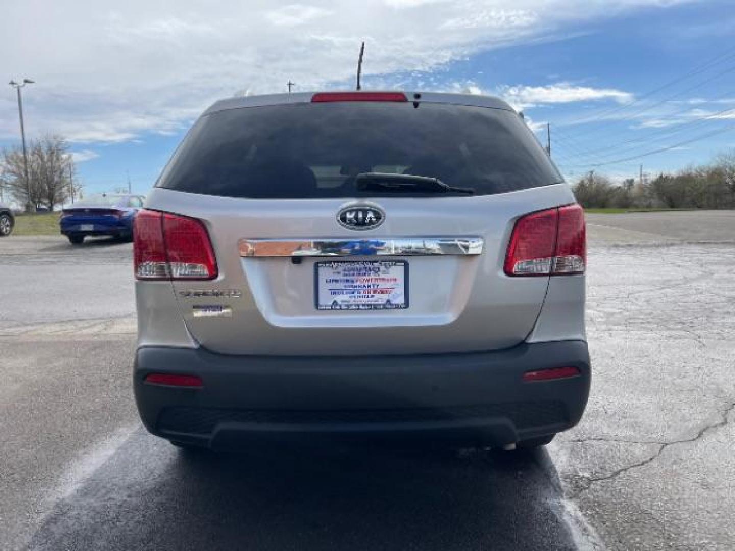 2013 Satin Metal Kia Sorento LX 2WD (5XYKT3A67DG) with an 2.4L L4 DOHC 16V engine, 6-Speed Automatic transmission, located at 1951 S Dayton Lakeview Rd., New Carlisle, OH, 45344, (937) 908-9800, 39.890999, -84.050255 - Photo#3