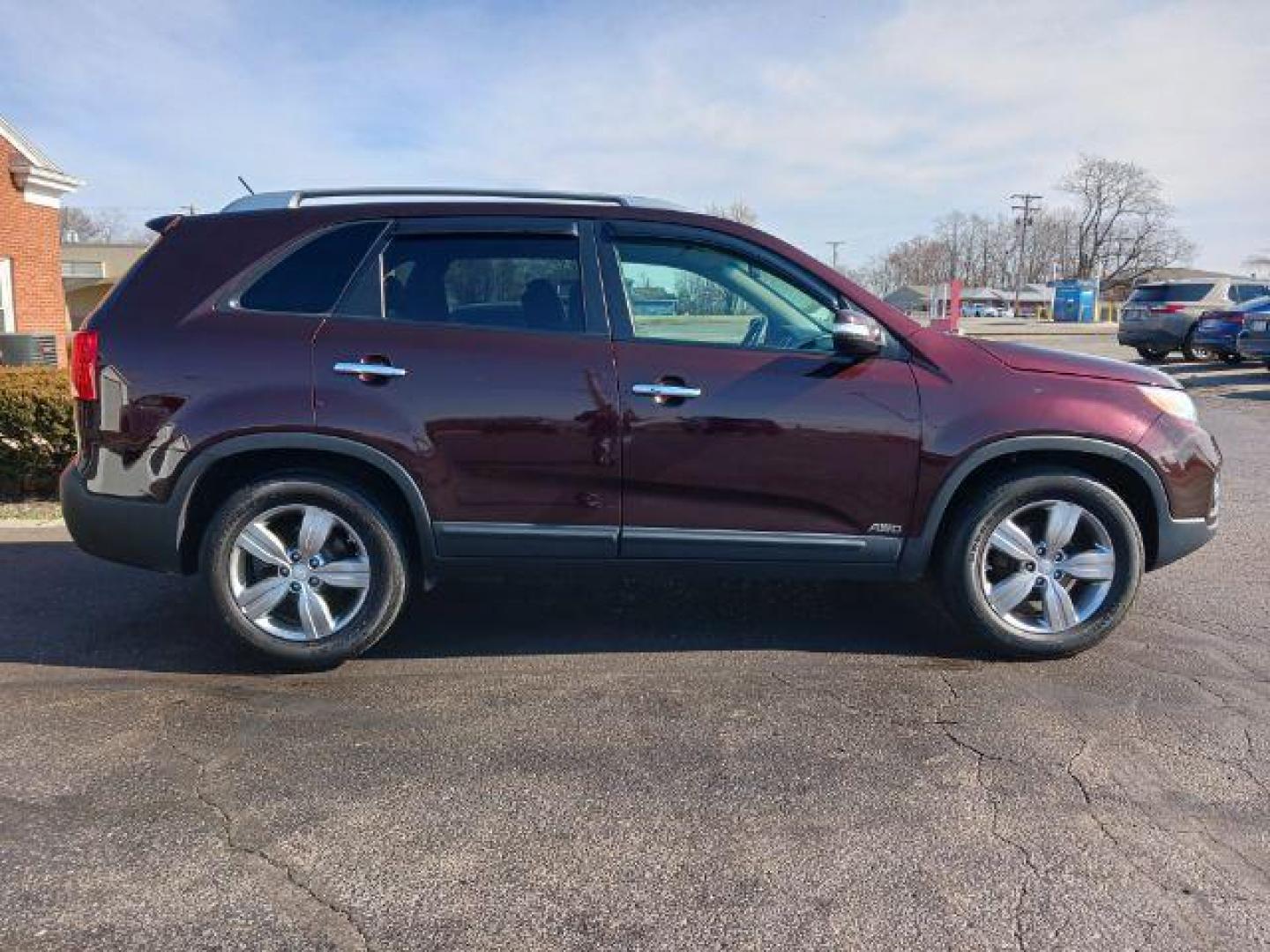 2013 Dark Cherry Kia Sorento EX 4WD (5XYKUCA67DG) with an 2.4L L4 DOHC 16V engine, 6-Speed Automatic transmission, located at 1951 S Dayton Lakeview Rd., New Carlisle, OH, 45344, (937) 908-9800, 39.890999, -84.050255 - Photo#4