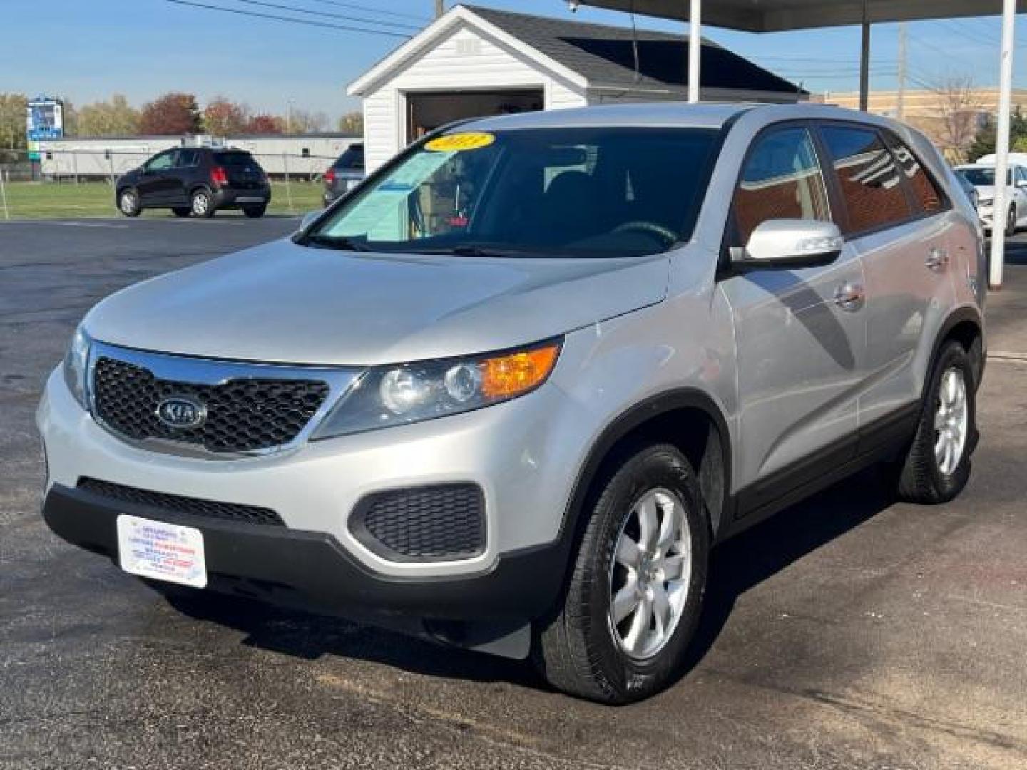 2013 Bright Silver Kia Sorento LX 2WD (5XYKT3A16DG) with an 2.4L L4 DOHC 16V engine, 6-Speed Automatic transmission, located at 1184 Kauffman Ave, Fairborn, OH, 45324, (937) 908-9800, 39.807365, -84.029114 - Photo#2