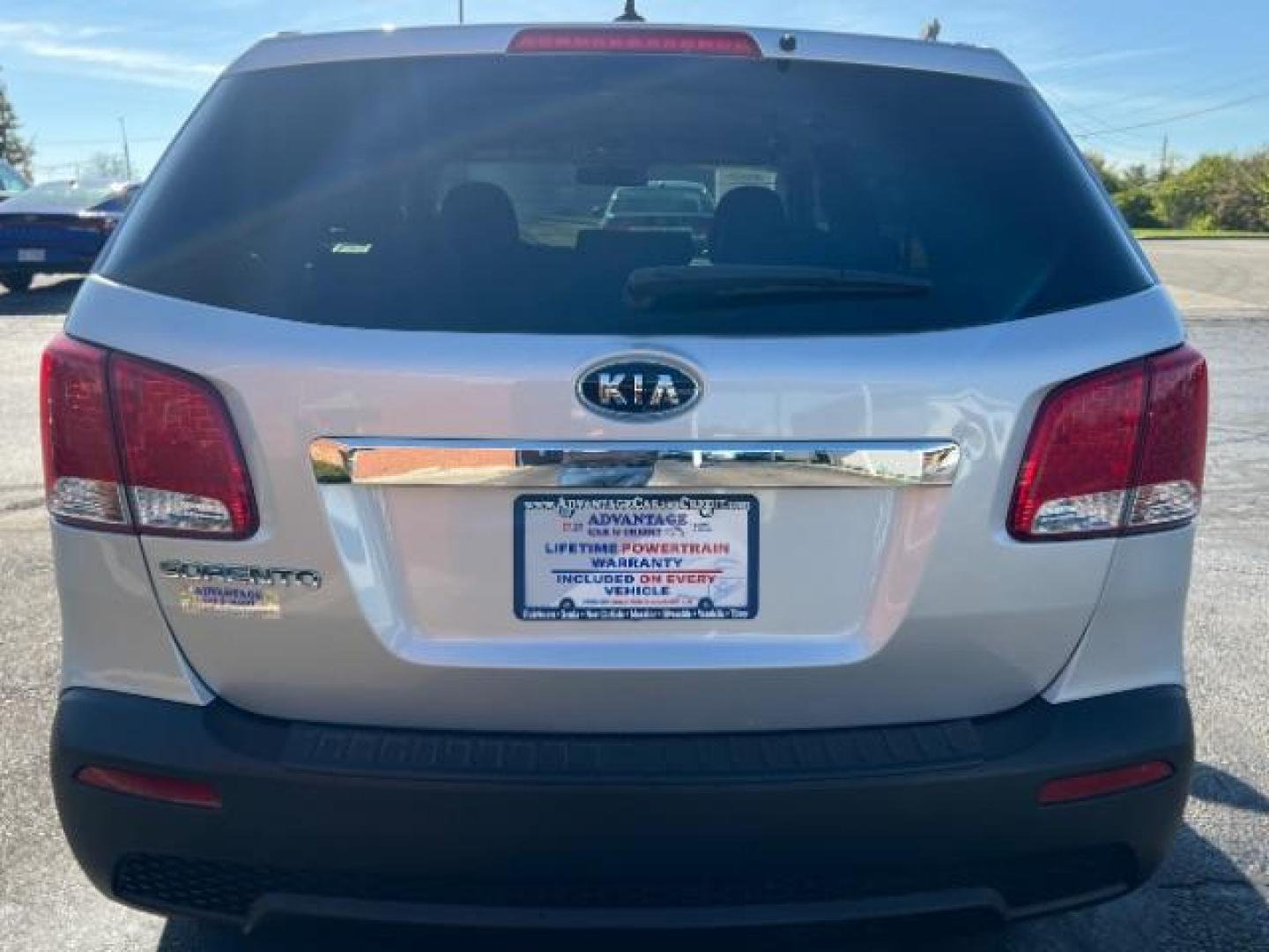 2013 Bright Silver Kia Sorento LX 2WD (5XYKT3A16DG) with an 2.4L L4 DOHC 16V engine, 6-Speed Automatic transmission, located at 1184 Kauffman Ave, Fairborn, OH, 45324, (937) 908-9800, 39.807365, -84.029114 - Photo#4