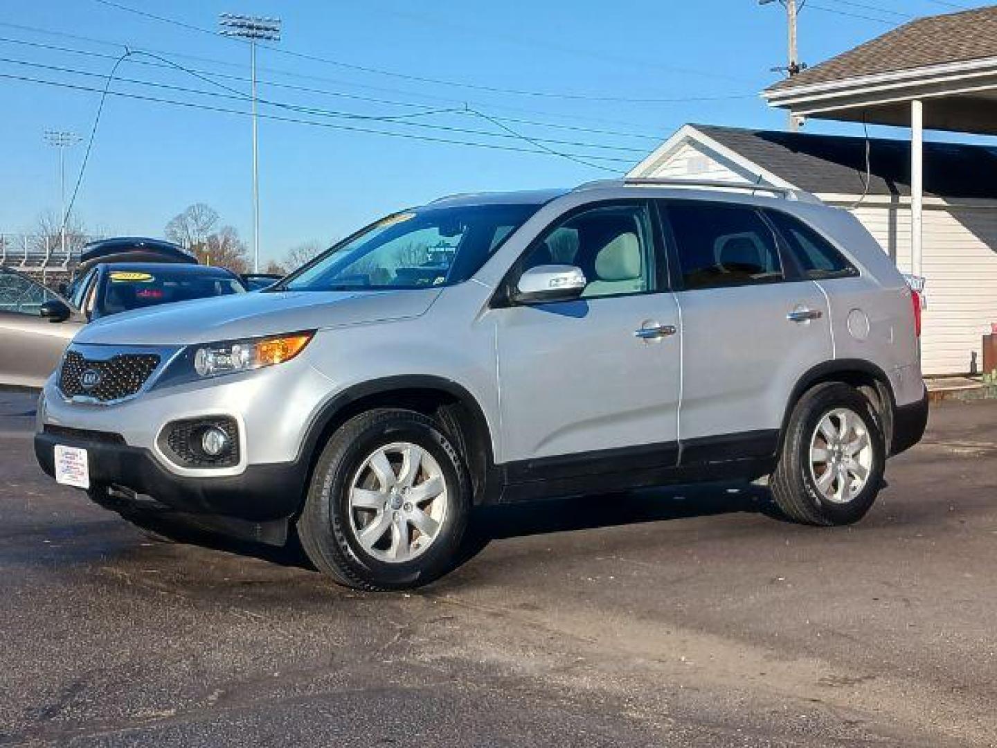 2013 Titanium Silver Kia Sorento LX 2WD (5XYKT3A66DG) with an 2.4L L4 DOHC 16V engine, 6-Speed Automatic transmission, located at 1184 Kauffman Ave, Fairborn, OH, 45324, (937) 908-9800, 39.807365, -84.029114 - Photo#2