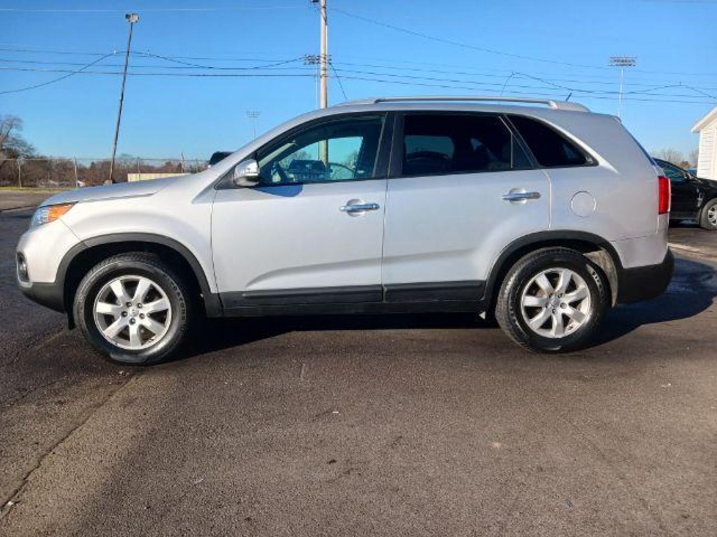 2013 Titanium Silver Kia Sorento LX 2WD (5XYKT3A66DG) with an 2.4L L4 DOHC 16V engine, 6-Speed Automatic transmission, located at 1184 Kauffman Ave, Fairborn, OH, 45324, (937) 908-9800, 39.807365, -84.029114 - Photo#3