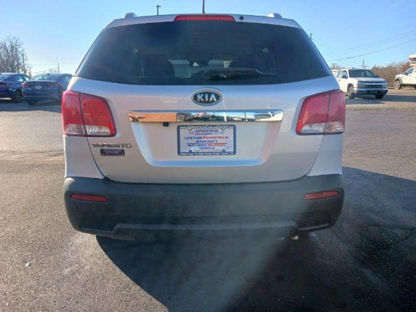 2013 Titanium Silver Kia Sorento LX 2WD (5XYKT3A66DG) with an 2.4L L4 DOHC 16V engine, 6-Speed Automatic transmission, located at 1184 Kauffman Ave, Fairborn, OH, 45324, (937) 908-9800, 39.807365, -84.029114 - Photo#5