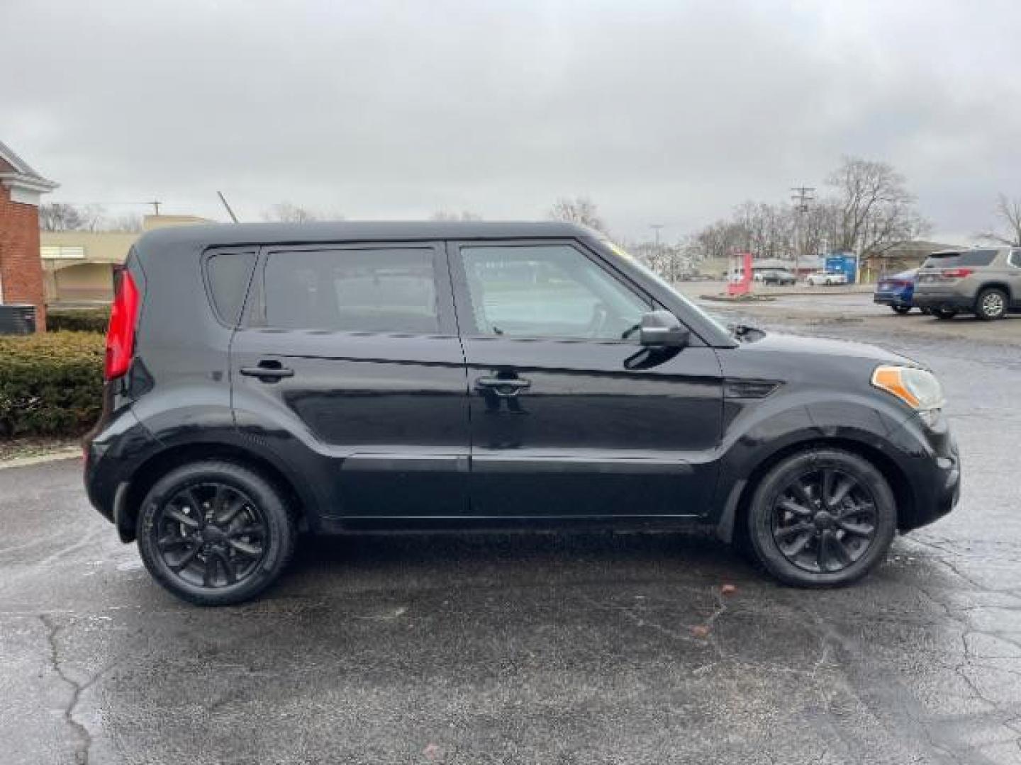 2013 Shadow Metallic Kia Soul + (KNDJT2A68D7) with an 2.0L L4 DOHC 16V engine, located at 4508 South Dixie Dr, Moraine, OH, 45439, (937) 908-9800, 39.690136, -84.216438 - Photo#3