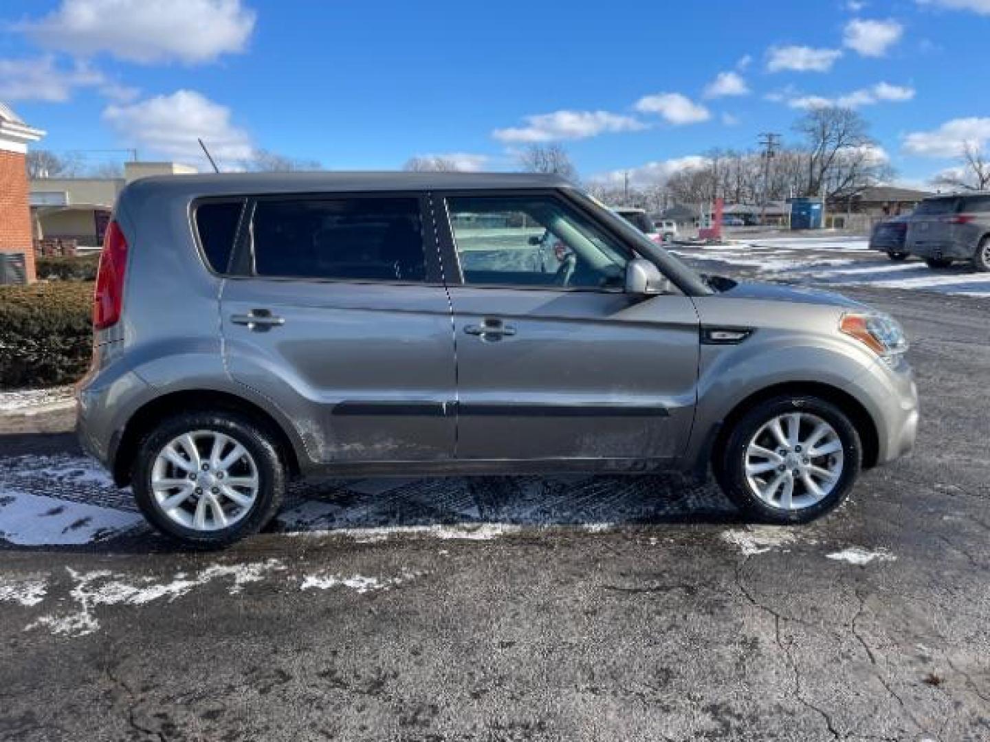 2013 Bright Silver Metallic Kia Soul Base (KNDJT2A57D7) with an 1.6L L4 DOHC 16V engine, 5-Speed Manual transmission, located at 4508 South Dixie Dr, Moraine, OH, 45439, (937) 908-9800, 39.690136, -84.216438 - Photo#3