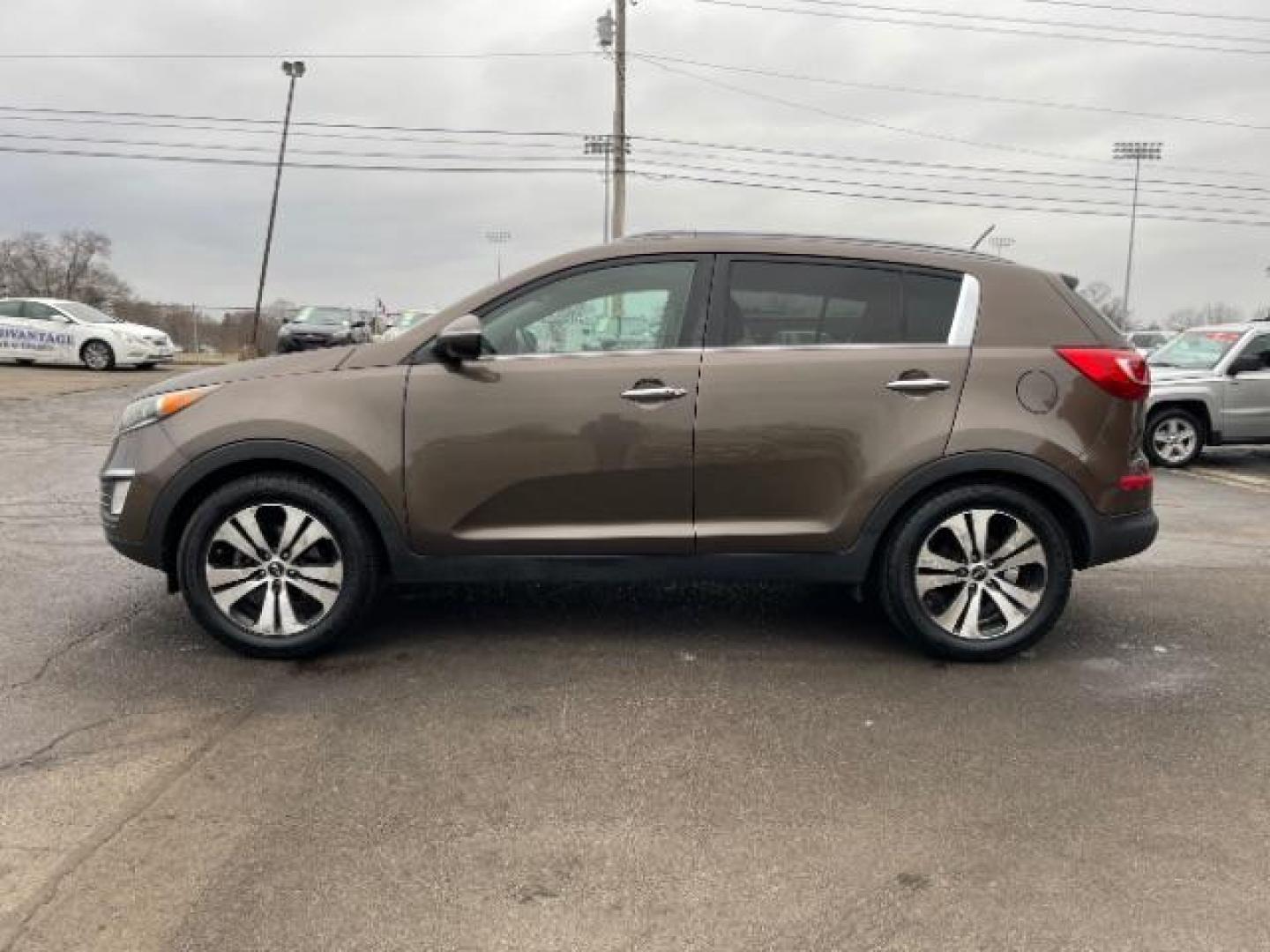 2013 Sand Track Kia Sportage EX FWD (KNDPC3A20D7) with an 2.4L V6 DOHC 24V engine, 6-Speed Automatic transmission, located at 1184 Kauffman Ave, Fairborn, OH, 45324, (937) 908-9800, 39.807365, -84.029114 - Photo#2