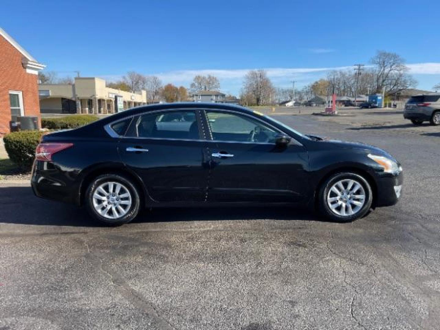 2013 Super Black Nissan Altima 2.5 (1N4AL3AP0DC) with an 2.5L L4 DOHC 16V engine, 6-Speed Manual transmission, located at 1099 N County Rd 25A, OH, 45373, (937) 908-9800, 40.057079, -84.212883 - Photo#3