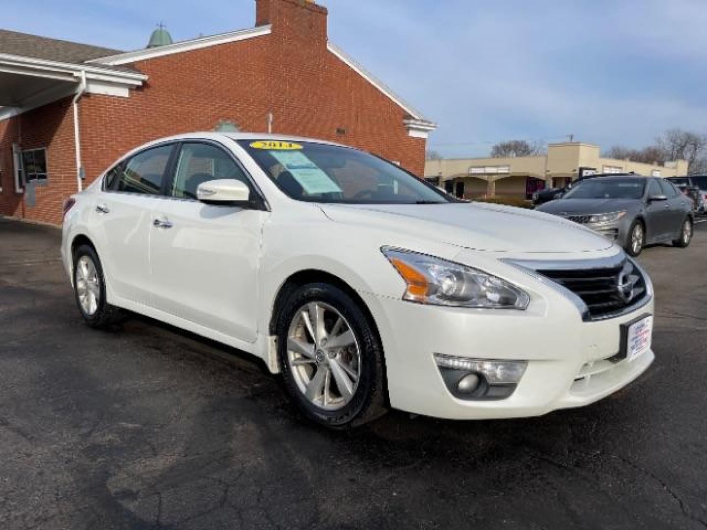 2013 Pearl White Nissan Altima 2.5 SV (1N4AL3AP4DN) with an 2.5L L4 DOHC 16V engine, located at 1184 Kauffman Ave, Fairborn, OH, 45324, (937) 908-9800, 39.807365, -84.029114 - Photo#0