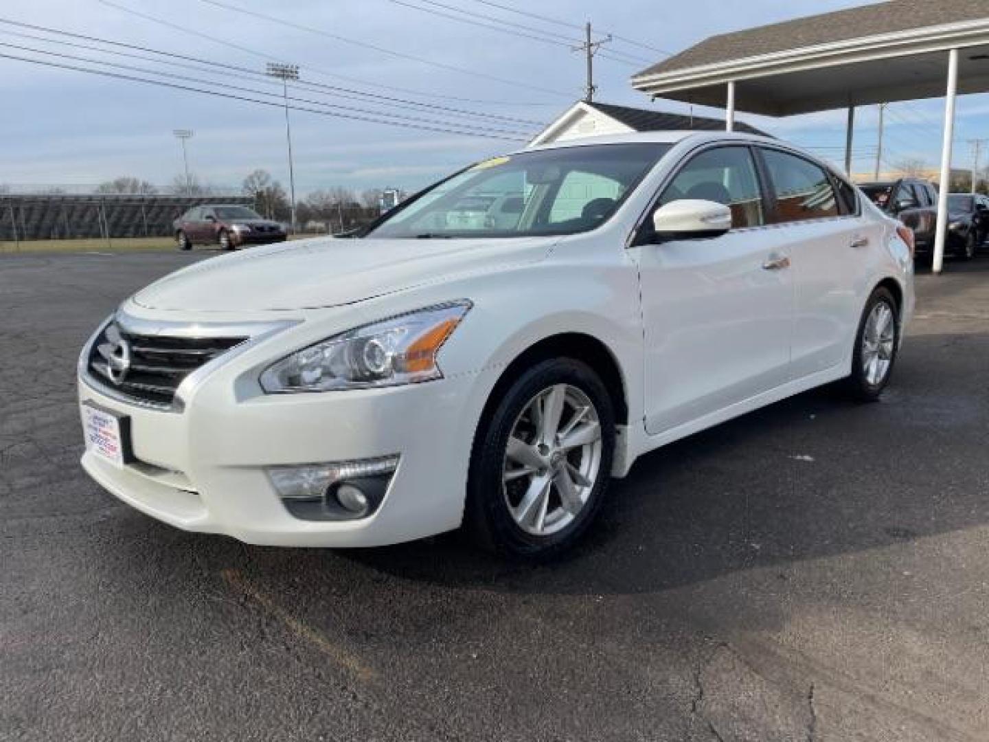 2013 Pearl White Nissan Altima 2.5 SV (1N4AL3AP4DN) with an 2.5L L4 DOHC 16V engine, located at 1184 Kauffman Ave, Fairborn, OH, 45324, (937) 908-9800, 39.807365, -84.029114 - Photo#1