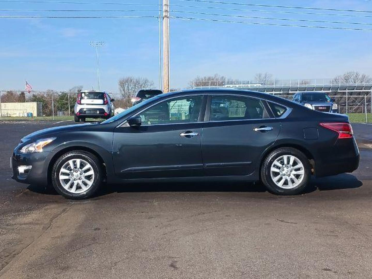 2013 Storm Blue Metallic Nissan Altima 2.5 S (1N4AL3AP7DC) with an 2.5L L4 DOHC 16V engine, located at 1184 Kauffman Ave, Fairborn, OH, 45324, (937) 908-9800, 39.807365, -84.029114 - Photo#3